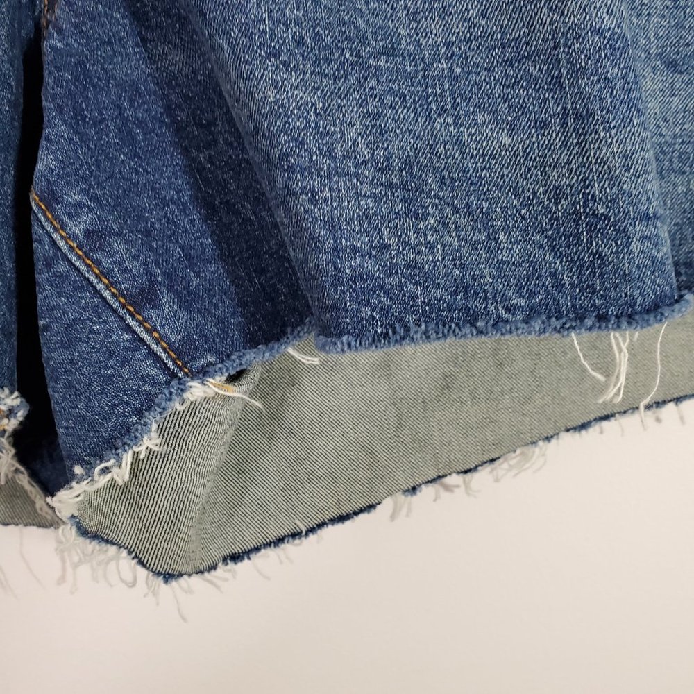 Universal Thread Vintage Midi Denim Jean Shorts Size 24W Plus - Picture 2 of 5